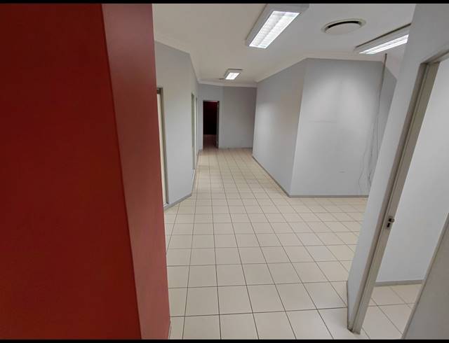 258M² OFFICE TO LET IN FOURWAYS